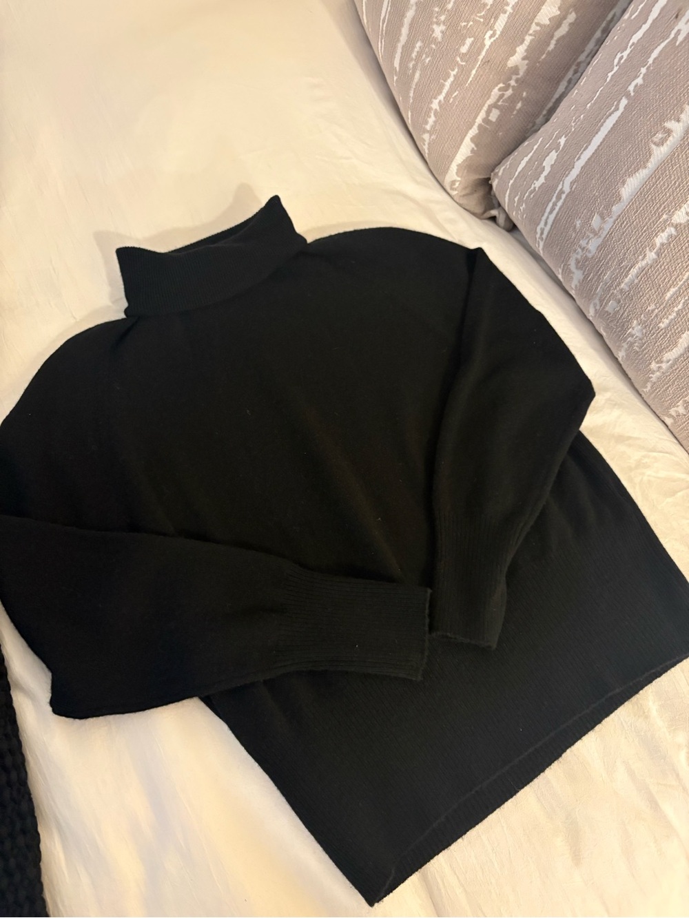 Vince Cashmere Wool Turtleneck Sweater